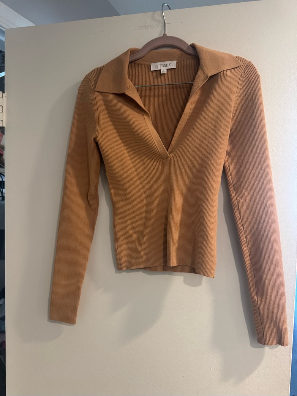 Intermix Women's Long-Sleeve Ribbed V-Neck Polo Top in Camel
